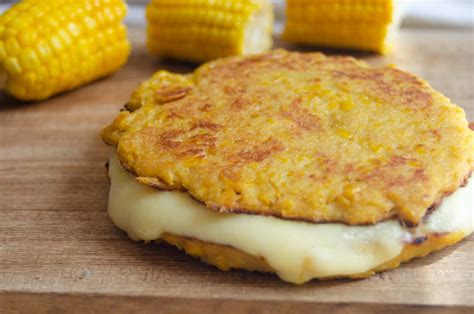  Arepas de Choclo: Une symphonie sucrée et salée en provenance d’El Dorado!