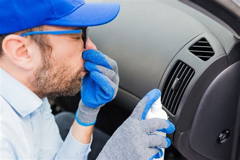 Car Smells When Heat Is On: A Symphony of Scents and Sensations