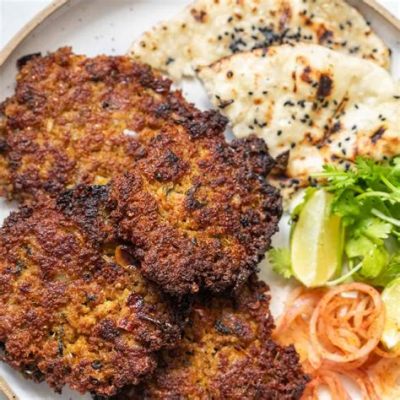  Chapli Kebab: Une explosion de saveurs épicées enveloppée dans une texture juteuse et moelleuse!