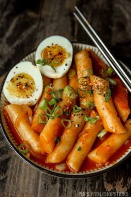  Ddeokbokki à la Séoul: Un délice épicé et fondant qui réchauffe l'âme !