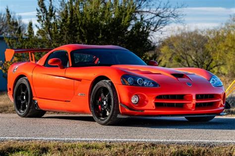 Is a Dodge Viper a Muscle Car: A Symphony of Steel and Speed