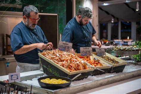  Lapo Lapa! Plongez dans un océan de saveurs épicées avec des nouilles moelleuses