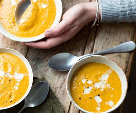   Le Soupe au Lait d'Amande de Longnan : Un Plat Crémeux et Enchanté Qui Rêve d'Évasion ?