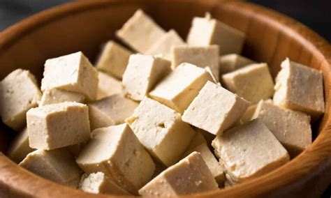  Le Tofu Roué de Bengbu: Un Délice Fumé et Picquant qui Stimule les Papilles!