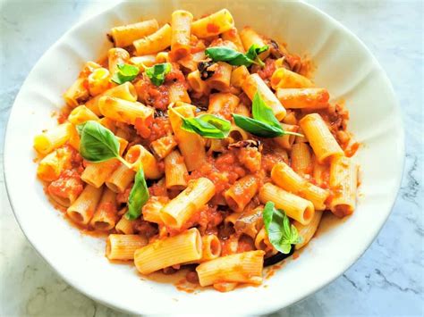  Pasta alla Norma ! Une symphonie de saveurs siciliennes dans votre assiette.