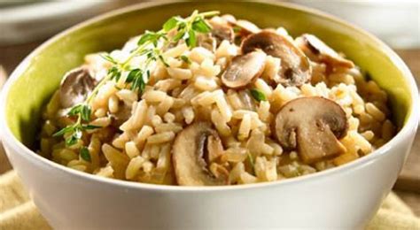  Le Riz aux Champignons Sauvages de Pu'er: Un Plat Umami Délicieux au Goût de la Forêt!