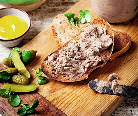  Stamford Potted Beef: Une symphonie de saveurs terrestres et une explosion marine dans chaque bouchée !