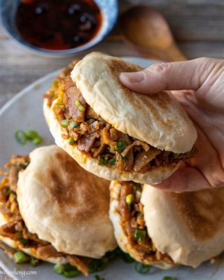  Le Tofu Rou Jia Mo: La Délicatesse Frite Qui Embaume le Cœur de Huainan!