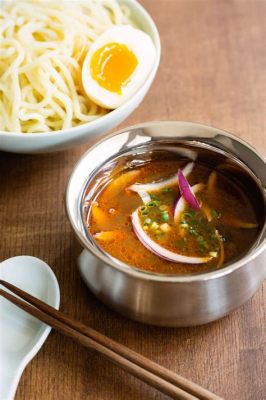  Tsukemen: Plongez dans une symphonie de saveurs bouillonnantes et d’une texture fascinante!